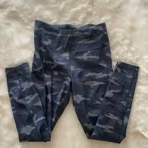Athleta Ultimate Stash Pockets Camo 7/8 Tight small s Leggings Pants
